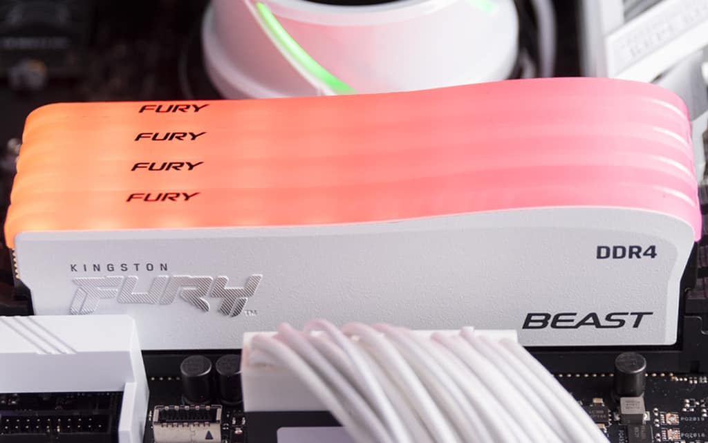 Välkehtivää lähimuistia – arvostelussa Kingston Fury Beast RGB Special ...
