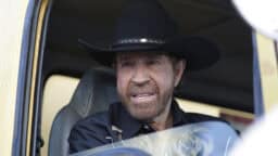 Näyttelijälegenda Chuck Norris on kuollut